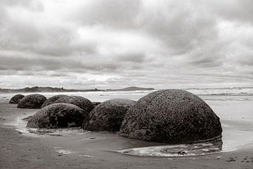 Stenen van de Moeraki Boulders in Nieuw-Zeeland van Helene van Rijn