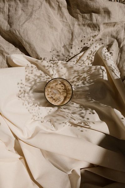 Coffee in beige by Chantal de Graaff