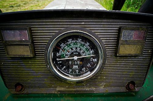 Dashboard oude tractor van Theo Felten