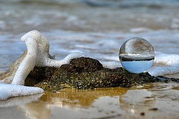 Glazen Bol in de Zee van Ria Scheewe