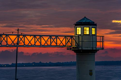 Le phare d'Oostmahorn juste avant le lever du soleil
