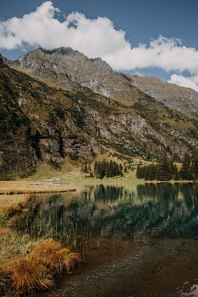 Prachtig meer in dal in Oostenrijk van Yvette Baur