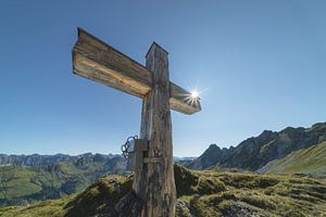 Sonnenstrahl am Gipfelpfad