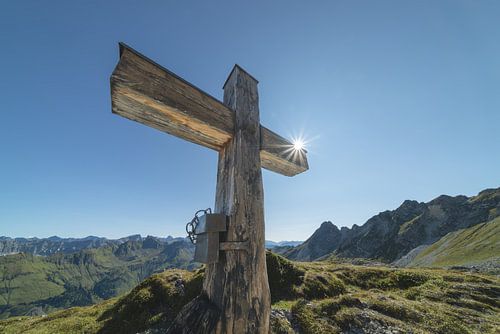 Een zonnestraal op het bergpad