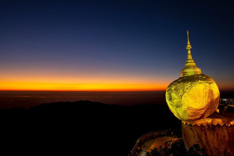Goldene Felsenpagode von Antwan Janssen