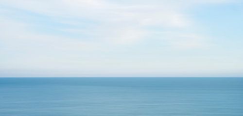 Long exposure van de oceaan in Wales, UK - abstract natuur en reisfotografie van Christa Stroo fotografie