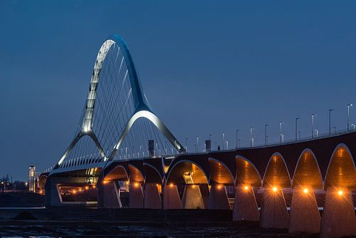 De Oversteek - het blauwe uurtje