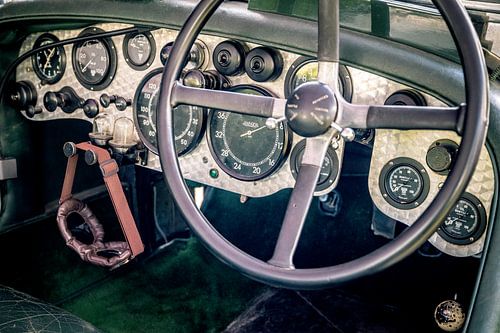 Armaturenbrett eines Bentley 4½-Liter-Oldtimers. von Sjoerd van der Wal Fotografie