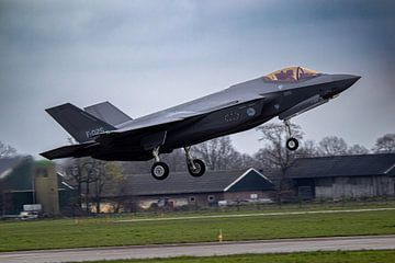 F-35A Joint Strike Fighter landing at Volkel by Harm-Jan Martens