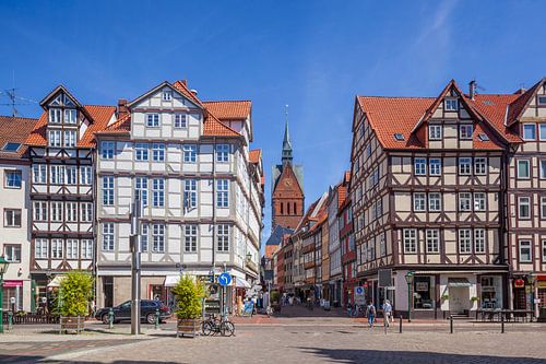 Altstadt mit Fachwerkhaeusern und Marktkirche am Holzmarkt mit Blick in die Kramerstrasse,  Hannover