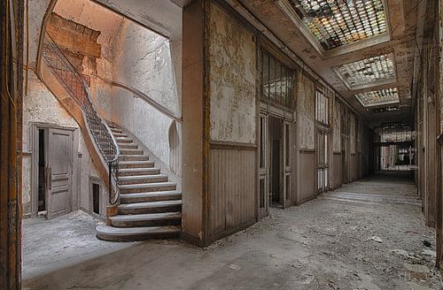 Upstairs sur Robert Van den Bragt