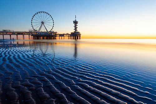 Scheveningse pier in zonsondergang