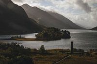 Glenfinnan monument with Loch Shiel