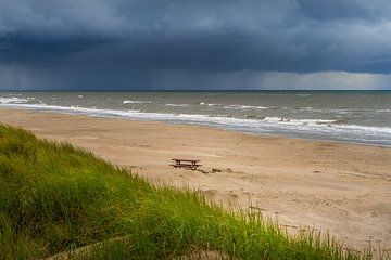 Stormachtige dag op het strand van Rob Baken