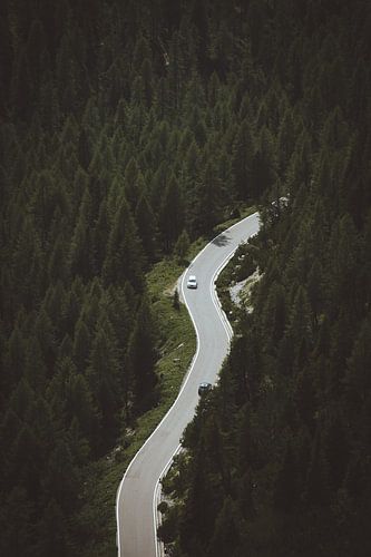 Auto in de dolomieten