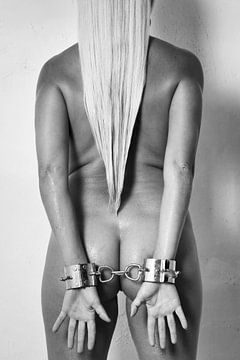 Sehr schöne nackte Frau in Vintage schwarz und weiß bdsm Fotografie