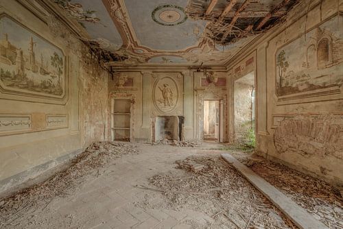 Verlaten Italiaanse villa met fresco's