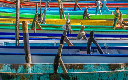 Lago Trasimeno: kleurrijke vissersbootjes van juvani photo