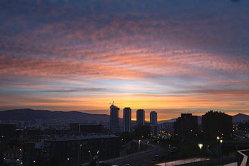 Lever de soleil sur la ville de Bilbao sur Peter Haastrecht, van