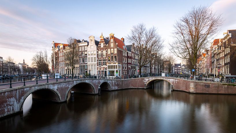 Uitzicht op de Amsterdamse grachten van OCEANVOLTA