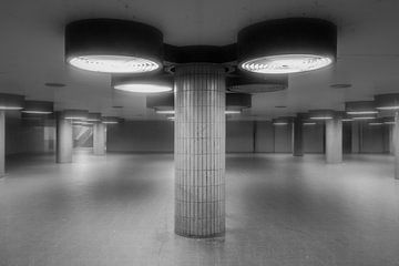 Berlijn - Beroemde metro op Messedamm van Gentleman of Decay