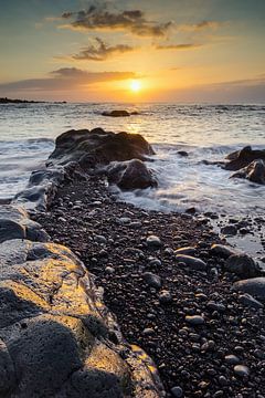 Zonsondergang bij Playa Jardin van Michael Valjak