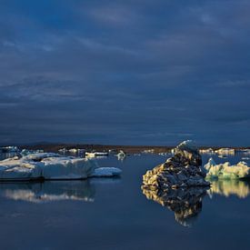 Icebergs at Jokulsarlon ice lake, Iceland by Pep Dekker