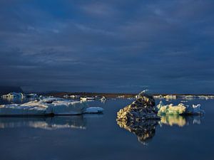 IJsschotsen bij Jokulsarlon ijsmeer, IJsland van Pep Dekker
