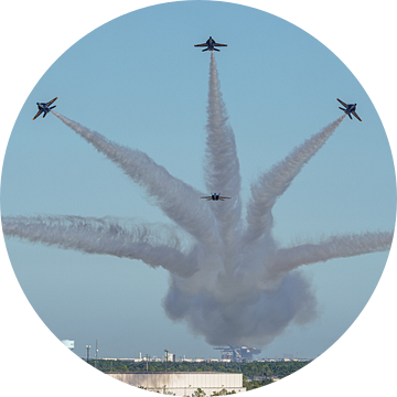 Bomb Burst uitgevoerd door de Blue Angels.