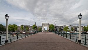 Schlanke Brücke in Amsterdam