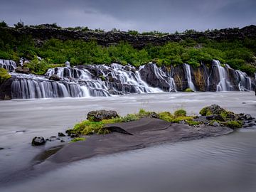 Hraunfossar Watervallen, IJsland van Eddy Westdijk