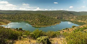 Blick über den Fluss Embalse de Jose Maria de Oriol
