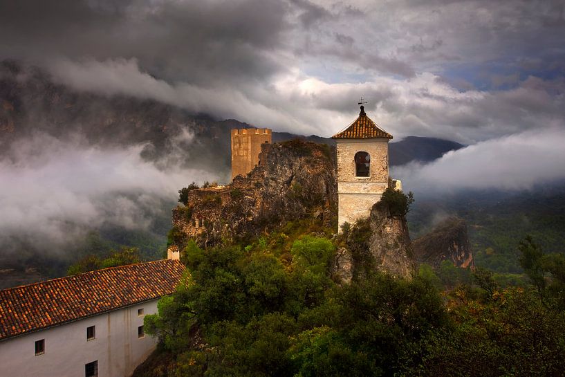 Castell de Guadelest, Spanje van Peter Bolman