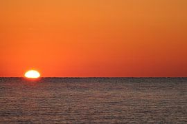 Lever de soleil sur l'eau sur Tibor Nagy