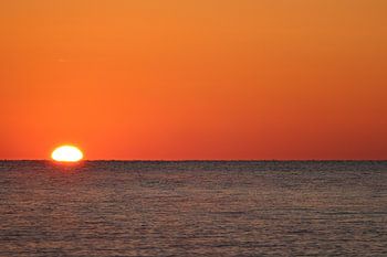 Sonnenaufgang über Wasser