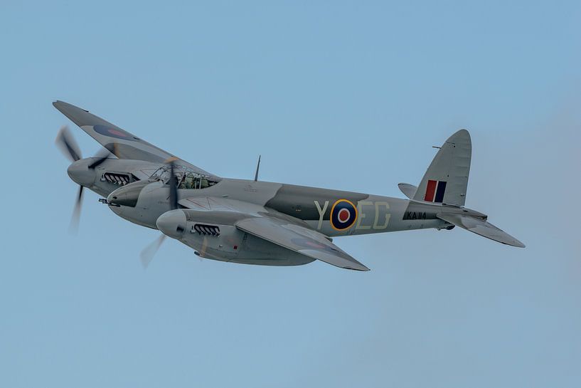 Chasseur-bombardier De Havilland Mosquito FB Mk.26 lors du spectacle aérien Thunder over Michigan en par Jaap van den Berg