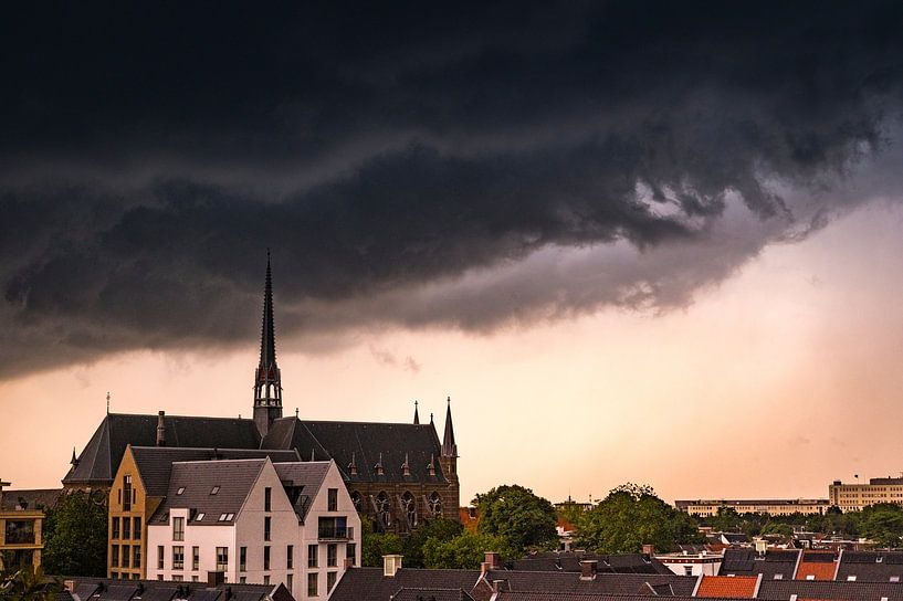 Gewitterwolken über Zwolle während eines Sommergewitters von Sjoerd van der Wal Fotografie