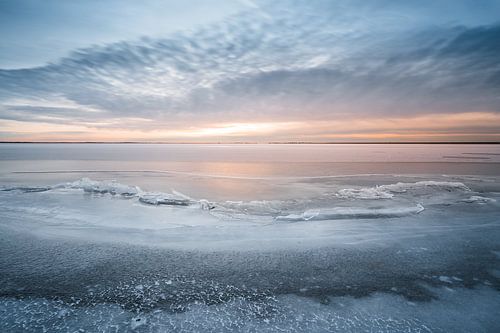 Bevroren IJsselmeer bij Cornwerd