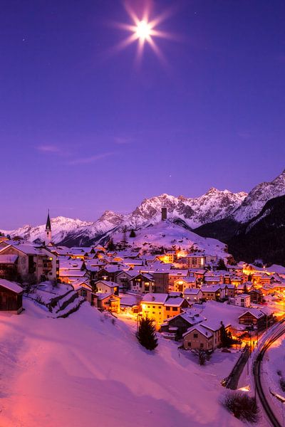 Bergdorf in den Alpen, Winter von Frank Peters