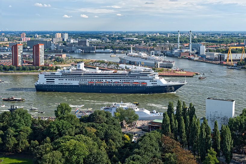 MS Rotterdam and SS Rotterdam / Holland America Line / Euromast by Rob de Voogd / zzapback