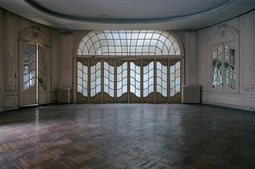 Théâtre abandonné avec vitrine spéciale sur Tim Vlielander