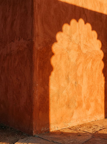 Wo das Licht ein Tor zeichnet von But First Framing