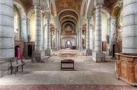 Bezoek aan de Verlaten Kerk. van Roman Robroek - Foto's van Verlaten Gebouwen thumbnail
