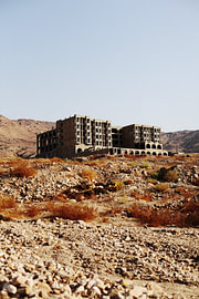 Hotel Ruinen in Jordanien von Simon Koy