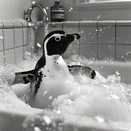 Fröhlicher Pinguin in der Badewanne - Ein bezauberndes Badezimmerbild für Ihr WC von Poster Art Shop