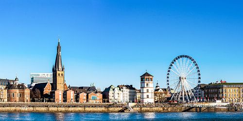 Panorama oude stad en Rijn promenade van Düsseldorf