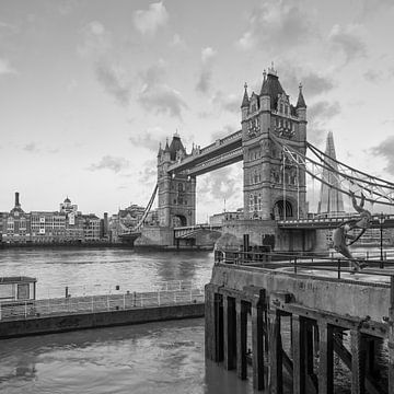 LONDON 03 by Tom Uhlenberg
