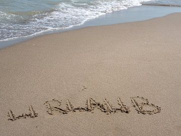 Schrift im Sand "Urlaub" Symbol von Animaflora PicsStock