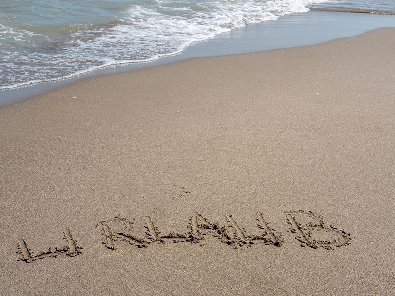 Schrift im Sand &quot;Urlaub&quot; Symbol von Animaflora PicsStock