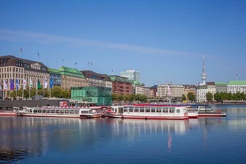 Jungfernstieg mit Binnenalster und Schiffsanleger